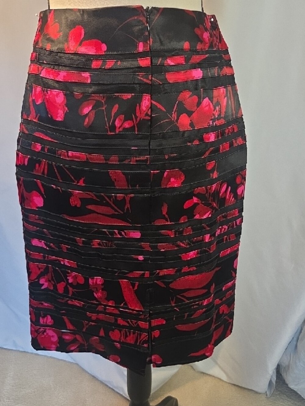 Black Satin And Mesh Banded Pencil Skirt with Red Floral Print, SIZE 4 - Picture 2 of 8